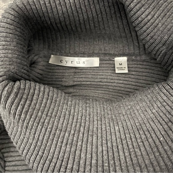 Cyrus Cowl Neck Sweater - Ready for any winter occasion! - Picture 3 of 3